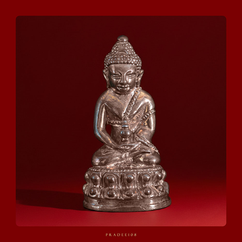 พระกริ่งหริภุญชัย รุ่นทูลเกล้า เนื้อนวโลหะ